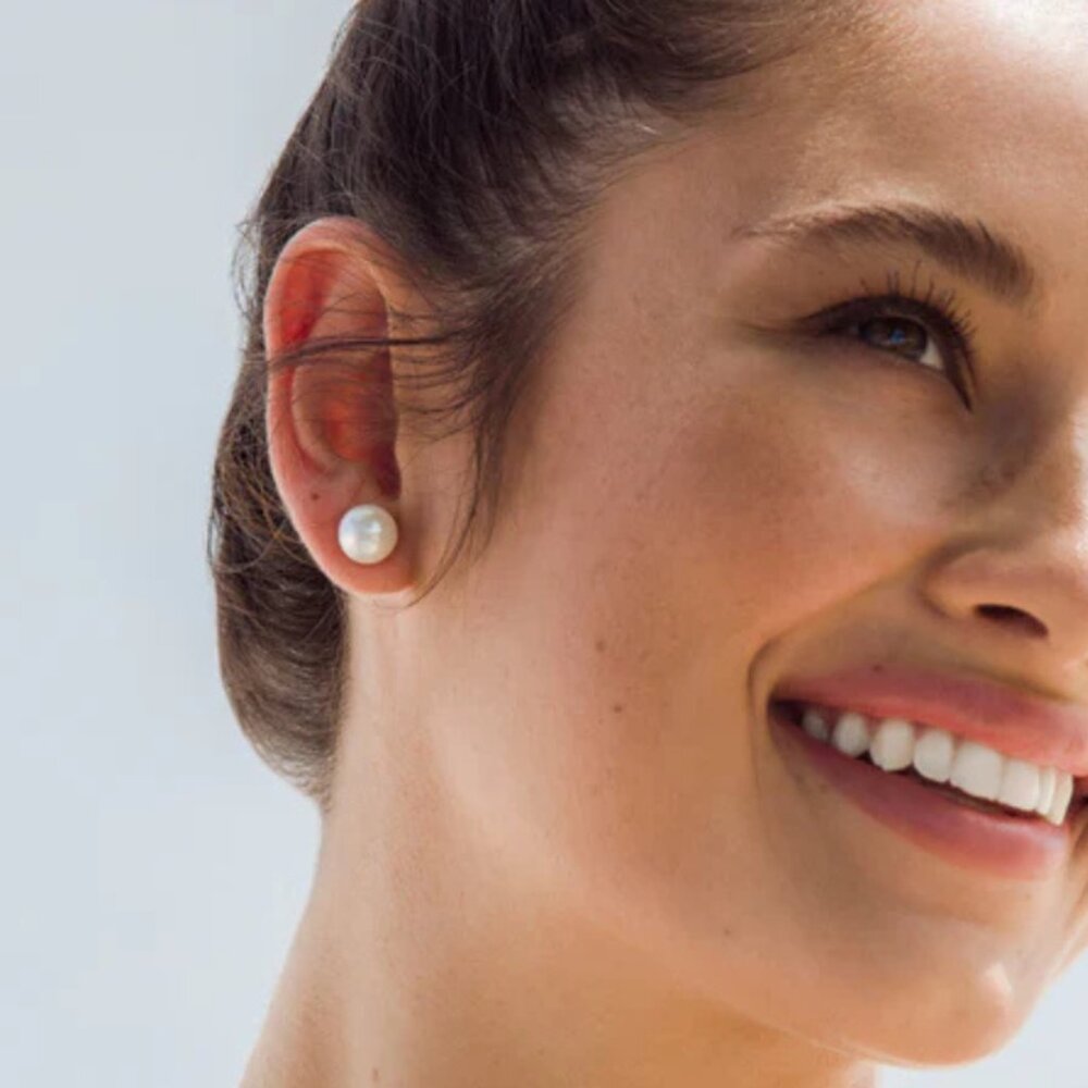 VIESTE Faux Pearl Stud Earrings‎ New on Card Minimalist Jewelry NWT